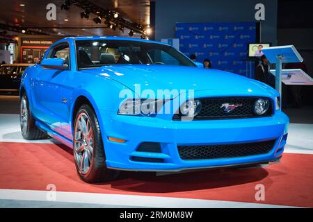 Bildnummer: 59451404  Datum: 27.03.2013  Copyright: imago/Xinhua NEW YORK, March 2013 - A Ford Mustang GT Premium coupe is on display during press preview of the 2013 New York International Auto Show in New York, on March 27, 2013. The show features about 1,000 vehicles and will open to the public from March 29 to April 7. (Xinhua/Niu Xiaolei) US-NEW YORK-AUTO SHOW-MUSCLE CAR PUBLICATIONxNOTxINxCHN Wirtschaft Messe Automesse x0x xsk 2013 quer     59451404 Date 27 03 2013 Copyright Imago XINHUA New York March 2013 a Ford Mustang GT Premium Coupe IS ON Display during Press Preview of The 2013 Ne Stock Photo