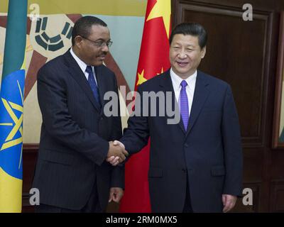 Bildnummer: 59455711  Datum: 28.03.2013  Copyright: imago/Xinhua (130328) -- DURBAN, March 28, 2013 (Xinhua) -- Chinese President Xi Jinping (R) meets with Ethiopian Prime Minister Hailemariam Desalegn in Durban, South Africa, March 28, 2013. (Xinhua/Ding Lin) (cxy) SOUTH AFRICA-CHINA-XI JINPING-HAILEMARIAM DESALEGN-MEETING PUBLICATIONxNOTxINxCHN People premiumd xns x0x 2013 quer      59455711 Date 28 03 2013 Copyright Imago XINHUA  Durban March 28 2013 XINHUA Chinese President Xi Jinping r Meets With Ethiopian Prime Ministers   in Durban South Africa March 28 2013 XINHUA Thing Lin Cxy South A Stock Photo