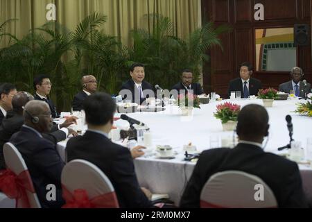 Bildnummer: 59455709  Datum: 28.03.2013  Copyright: imago/Xinhua (130328) -- DURBAN, March 28, 2013 (Xinhua) -- Chinese President Xi Jinping (4th R) attends a breakfast meeting with African leaders in Durban, South Africa, March 28, 2013. (Xinhua/Lan Hongguang) (cxy) SOUTH AFRICA-CHINA-XI JINPING-BREAKFAST MEETING PUBLICATIONxNOTxINxCHN People premiumd xns x0x 2013 quer      59455709 Date 28 03 2013 Copyright Imago XINHUA  Durban March 28 2013 XINHUA Chinese President Xi Jinping 4th r Attends a Breakfast Meeting With African Leaders in Durban South Africa March 28 2013 XINHUA Lan Hongguang Cxy Stock Photo