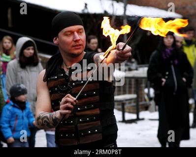 Bildnummer: 59462494  Datum: 30.03.2013  Copyright: imago/Xinhua A man shows his stunt with fire during the annual Knight Festival, which opened in the Spandau Zitadelle (Citadel) in Berlin, March 30, 2013. A wide range of activities presenting the life and scene dating back to the European medieval times at the 3-day Knight Festival attracts many Berliners on outing during their Easter vacation. (Xinhua/Pan Xu) GERMANY-BERLIN-KNIGHT FESTIVAL PUBLICATIONxNOTxINxCHN Gesellschaft Kultur Mittelalter Mittelalterfest Feuerschlucker xas x0x 2013 quer     59462494 Date 30 03 2013 Copyright Imago XINH Stock Photo