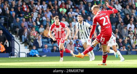 West Bromwich, Großbritannien. 26. August 2023. Middlesboroughs Marcus Forss erzielt den Elfmeter, um beim Spiel der EFL Sky Bet Championship zwischen West Bromwich Albion und Middlesbrough in den Hawthorns, West Bromwich, England am 26. August 2023 einen Rückzieher zu machen. Foto von Stuart Leggett. Nur redaktionelle Verwendung, Lizenz für kommerzielle Nutzung erforderlich. Keine Verwendung bei Wetten, Spielen oder Veröffentlichungen eines einzelnen Vereins/einer Liga/eines einzelnen Spielers. Credit: UK Sports Pics Ltd/Alamy Live News Stockfoto