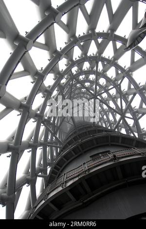 Bildnummer: 59467089  Datum: 02.04.2013  Copyright: imago/Xinhua (130402) -- GUANGZHOU, April 2, 2013 (Xinhua) -- Photo taken on April 2, 2013 shows the Canton Tower Spider Walk in Guangzhou, capital of south China s Guangdong Province. The 1,000-meter-long Spider Walk locates at the 168-meter to 334.4-meter height of Canton Tower, with a transparent floor made up of 90 pieces of glasses. Visitors would get a general view of the scenery of Guangzhou City from the Spider Walk. (Xinhua/Shen Dunwen) (mp) CHINA-GUANGZHOU-CANTON TOWER-SPIDER WALK-OPEN (CN) PUBLICATIONxNOTxINxCHN Gesellschaft Gebäud Stock Photo