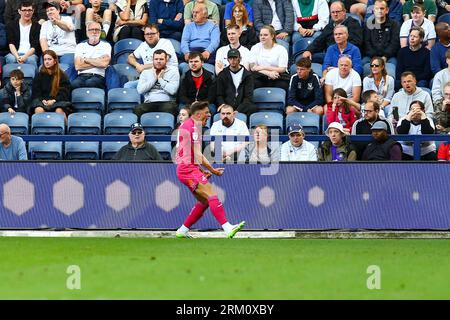 Deepdale Stadium, Preston, England - 26. August 2023 Harrison Ashby (30) aus Swansea City feiert nach dem ersten Tor - während des Spiels Preston NE gegen Swansea City, EFL Championship, 2023/24, Deepdale Stadium, Preston, England - 26. August 2023 Credit: Arthur Haigh/WhiteRosePhotos/Alamy Live News Stockfoto