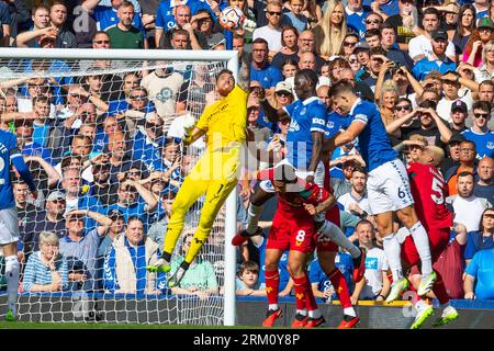 José Sá #1 (GK) von Wolverhampton Wanderers spart beim Spiel der Premier League zwischen Everton und Wolverhampton Wanderers im Goodison Park, Liverpool am Samstag, den 26. August 2023. (Foto: Mike Morese | MI News) Credit: MI News & Sport /Alamy Live News Stockfoto