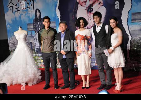 Bildnummer: 59489688  Datum: 09.04.2013  Copyright: imago/Xinhua Korean director Ki-hwan Oh (2nd L), actor Eddie Peng (1st L), Jiang Jinfu (2nd R) and singer Shang Wenjie (C) pose for pictures at a news conference for their new movie A Wedding Invitation in Beijing, capital of China, April 9, 2013. The movie will be released on April 12, 2013. (Xinhua/Wang Junfeng) (wjq) CHINA-BEIJING-MOVIE-PREMIERE-NEWS CONFERENCE (CN) PUBLICATIONxNOTxINxCHN People Kultur Film Pressetermin Premiere Filmpremiere xdp x0x 2013 quer     59489688 Date 09 04 2013 Copyright Imago XINHUA Korean Director KI Hwan Oh 2n Stock Photo