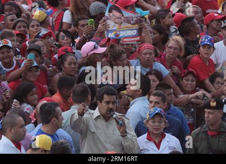 Bildnummer: 59527599  Datum: 16.04.2013  Copyright: imago/Xinhua Image provided by Hugo Chavez Campaign Command shows Venezuelan President-elect Nicolas Maduro (2nd R) attending the Sur Cipriano Castro Hospital opening ceremony in Maracay, State of Aragua, April 16, 2013. (Xinhua/Hugo Chavez Campaign Command) (itm) (ah) VENEZUELA-MARACAY-POLITICS-MADURO PUBLICATIONxNOTxINxCHN Politik people Wahl Präsidentschaftswahl xas x0x 2013 quer premiumd     59527599 Date 16 04 2013 Copyright Imago XINHUA Image provided by Hugo Chavez Campaign Command Shows Venezuelan President elect Nicolas Maduro 2nd r Stock Photo