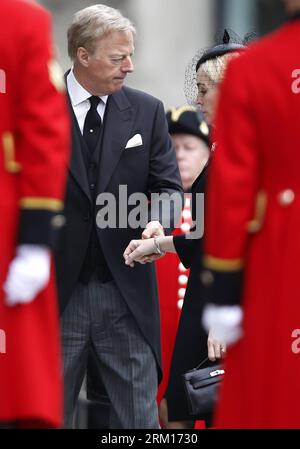 Bildnummer: 59529637 Datum: 17.04.2013 Copyright: imago/Xinhua (130417) -- LONDON, 17. April 2013 (Xinhua) -- Mark Thatcher, der Sohn der ehemaligen britischen Premierministerin Margaret Thatcher, kommt mit seiner Frau Sarah zur Beerdigung der ehemaligen Baroness Thatcher außerhalb von St. Paul's Cathedral in London, Großbritannien, 17. April 2013. Die Beerdigung von Margaret Thatcher, der ersten britischen Premierministerin, begann am Mittwoch um 11 Uhr Ortszeit in London. (Xinhua/Wang Lili) (ybg) BRITAIN-LONDON-THATCHER-FUNERAL PUBLICATIONxNOTxINxCHN Gedenken Trauer Trauermarsch People xsp x0x 2013 hoch Highlight premi Stockfoto