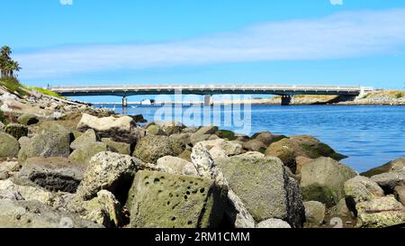 Marina del Rey (Los Angeles), Kalifornien: Blick auf den BALLONA CREEK, einen kanalisierten Bach Stockfoto