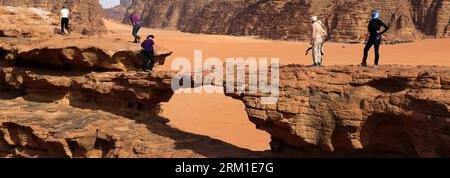 Die Little Rock Bridge (Raqabat al Wadak), Wadi Rum, UNESCO-Weltkulturerbe, Jordanien, Naher Osten Stockfoto