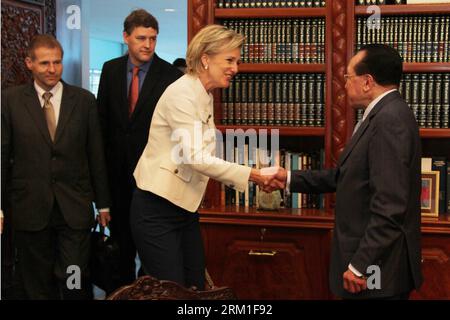 Bildnummer: 59574325  Datum: 26.04.2013  Copyright: imago/Xinhua (130426) -- PHNOM PENH, April 26, 2013 (Xinhua) -- Princess Astrid of Belgium (C) shakes hands with Cambodian Deputy Prime Minister and Foreign Minister Hor Namhong (1st R) in Phnom Penh, Cambodia, April 26, 2013. Princess Astrid of Belgium, special representative of the Roll Back Malaria Partnership (RBM), on Friday hailed Cambodia for its successful fight against malaria. (Xinhua/Phearum) CAMBODIA-PHNOM PENH-BELGIUM PRINCESS-VISIT PUBLICATIONxNOTxINxCHN Politik People x0x xdd premiumd 2013 quer      59574325 Date 26 04 2013 Cop Stock Photo