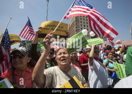 Bildnummer: 59594088 Datum: 01.05.2013 Copyright: imago/Xinhua (130502) -- LOS ANGELES, 2013 (Xinhua) -- Teilnahme an der märz- und Kundgebung am 1. Mai 2013 in Los Angeles, USA. Zur Feier des Maitages versammelten sich im ganzen Land, um sich zu verschiedenen Themen zu versammeln, einschließlich Einwanderungsreform.(Xinhua/Zhao Hanrong)(zhf) US-LOS ANGELES-LABOUR-DAY-Protest PUBLICATIONxNOTxINxCHN Gesellschaft Politik Demo Protest 1 Mai Maidemo xcb x0x 2013 quer 59594088 Datum 01 05 2013 Copyright Imago XINHUA Los Angeles 2013 XINHUA nimmt an der March and Rally am 1. Mai in Los Angele Teil Stockfoto