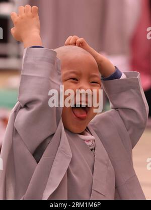 Bildnummer: 59598409  Datum: 03.05.2013  Copyright: imago/Xinhua (130503) -- SEOUL, May 3, 2013 (Xinhua) -- A South Korean child monk attends a ritual to celebrate Buddha s upcoming birthday on May 28 at the Chogye temple in Seoul, South Korea, May 3, 2013. Ten children entered the temple to have an experience of monks life for two weeks. (Xinhua/Park Jin-hee) SOUTH KOREA-SEOUL-BOY MONK PUBLICATIONxNOTxINxCHN xcb x0x 2013 hoch      59598409 Date 03 05 2013 Copyright Imago XINHUA  Seoul May 3 2013 XINHUA a South Korean Child Monk Attends a Ritual to Celebrate Buddha S upcoming Birthday ON May 2 Stock Photo