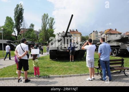 Bildnummer: 59607259 Datum: 06.05.2013 Copyright: imago/Xinhua (130506) -- SOFIA, 6. Mai 2013 (Xinhua) -- Besuchen Sie am 6. Mai 2013 das Nationalmuseum für Militärgeschichte in Sofia, der Hauptstadt Bulgariens. Die Bulgaren feierten den Tag der Tapferkeit und der bulgarischen Armee am Montag mit einer Vielzahl von festlichen Veranstaltungen im ganzen Land. (Xinhua/Liu Zai) BULGARIEN-SOFIA-ARMEE PUBLICATIONxNOTxINxCHN Gesellschaft x0x xsk 2013 quer 59607259 Datum 06 05 2013 Copyright Imago XINHUA Sofia 6. Mai 2013 XINHUA Besuch des Nationalmuseums für Militärgeschichte in Sofia Hauptstadt Bulgariens AM 6. Mai 2013 Bulgaren markiert Th Stockfoto