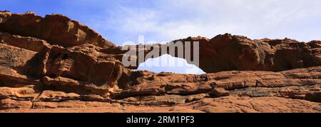 Die Little Rock Bridge (Raqabat al Wadak), Wadi Rum, UNESCO-Weltkulturerbe, Jordanien, Naher Osten Stockfoto