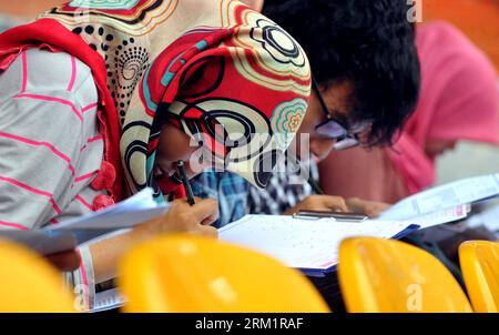 Bildnummer: 59620281  Datum: 09.05.2013  Copyright: imago/Xinhua (130509) -- JAKARTA, May 9, 2013 (Xinhua) -- High school students take the tryout held by a learning centre for the upcoming national college entrance exam next month at Stadium Gelora Bung Karno in Jakarta, Indonesia, May 9, 2013. (Xinhua/Agung Kuncahya B.) INDONESIA-JAKARTA-COLLEGE ENTRANCE-TRYOUT PUBLICATIONxNOTxINxCHN xcb x0x 2013 quer      59620281 Date 09 05 2013 Copyright Imago XINHUA  Jakarta May 9 2013 XINHUA High School Students Take The Tryout Hero by a Learning Centre for The upcoming National College Entrance Exam Ne Stock Photo