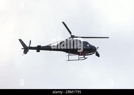 GER, Deutschland Tour, Stage 3, Arnsberg - Essen. 26.08.2023. Fernsehproduktion Helicopter kreist über dem Rennen in Essen. Quelle: NewsNRW / Alamy Live News Stockfoto