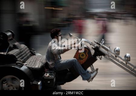 Bildnummer: 59630894  Datum: 11.05.2013  Copyright: imago/Xinhua A man participates in a motorcycle ride marking Harley Davidson s 110th anniversary in Mexico City, capital of Mexico, May 11, 2013. Over 5,000 motorcyclists toured Mexico City s downtown on Saturday. (Xinhua/Pedro Mera) MEXICO-MEXICO CITY-HARLEY DAVIDSON PUBLICATIONxNOTxINxCHN xds x0x 2013 quer     59630894 Date 11 05 2013 Copyright Imago XINHUA a Man participates in a Motorcycle Ride marking Harley Davidson S 110th Anniversary in Mexico City Capital of Mexico May 11 2013 Over 5 000 Motorcyclists toured Mexico City S Downtown ON Stock Photo