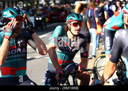 GER, Deutschland Tour, Stage 3, Arnsberg - Essen. 26.08.2023. Bora-Teamkollegen nach ihrer Ankunft am Etappenziel in Essen. Quelle: NewsNRW / Alamy Live News Stockfoto