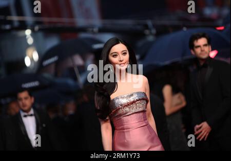 Bildnummer: 59650257  Datum: 15.05.2013  Copyright: imago/Xinhua (130515) -- CANNES, May 15, 2012 (Xinhua) -- Chinese actress Fan Bingbing arrives on the red carpet for the opening ceremony of the 66th annual Cannes Film Festival in Cannes, France, May 15, 2013. The festival runs from May 15 to 26. (Xinhua/Gao Jing) FRANCE-CANNES-FILM FESTIVAL-OPENING CEREMONY-RED CARPET PUBLICATIONxNOTxINxCHN Kultur Entertainment People Film 66 Internationale Filmfestspiele Cannes xas x0x 2013 quer premiumd      59650257 Date 15 05 2013 Copyright Imago XINHUA  Cannes May 15 2012 XINHUA Chinese actress support Stockfoto