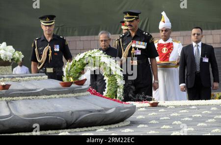 Bildnummer: 59672762  Datum: 21.05.2013  Copyright: imago/Xinhua (130521) -- NEW DELHI, May 21, 2013 (Xinhua) -- Indian President Pranab Mukherjee (2nd L) lays a wreath in memorial of former Indian Prime Minister Rajiv Gandhi during his 22nd death anniversary in New Delhi, capital of India, on May 21, 2013. Indian former Prime Minister Rajiv Gandhi was killed in a suicide bombing at an election rally near Chennai, Tamil Nadu, on May 21, 1991. (Xinhua/Parsha Sarkar) (lr) INDIA-NEW DELHI-RAJIV GANDHI-DEATH-THE 22ND ANNIVERSARY PUBLICATIONxNOTxINxCHN People Politik x0x xkg 2013 quer      59672762 Stock Photo