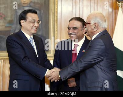 Bildnummer: 59679600  Datum: 22.05.2013  Copyright: imago/Xinhua (130522) -- ISLAMABAD, May 22, 2013 (Xinhua) -- Chinese Premier Li Keqiang (L) meets with Pakistani President Asif Ali Zardari (C) and interim Prime Minister Mir Hazar Khan Khoso in Islamabad, Pakistan, May 22, 2013. (Xinhua/Ju Peng) (cxy) PAKISTAN-CHINA-LI KEQIANG-ZARDARI-KHOSO-MEETING PUBLICATIONxNOTxINxCHN People Politik premiumd x0x xsk 2013 quer      59679600 Date 22 05 2013 Copyright Imago XINHUA  Islamabad May 22 2013 XINHUA Chinese Premier left Keqiang l Meets With Pakistani President Asif Ali Zardari C and Interim Prime Stock Photo