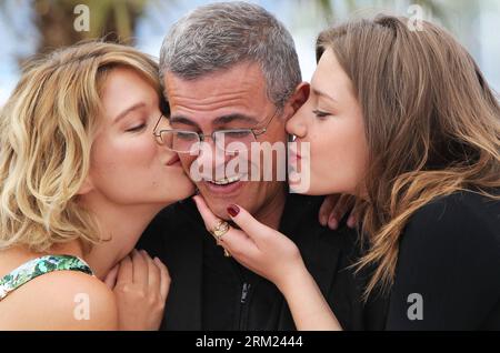 Bildnummer: 59684518  Datum: 23.05.2013  Copyright: imago/Xinhua (130523) -- CANNES, May 23, 2013 (Xinhua) -- Director Abdellatif Kechiche (C), cast members Lea Seydoux (L) and Adele Exarchopoulos pose during a photocall for the film La Vie D Adele at the 66th edition of the Cannes Film Festival in Cannes, France, May 23, 2013. (Xinhua/Gao Jing) FRANCE-CANNES-FILM FESTIVAL-LA VIE D ADELE-PHOTOCALL PUBLICATIONxNOTxINxCHN Kultur Entertainment People Film 66 Internationale Filmfestspiele Cannes Photocall xas x0x 2013 quer Aufmacher premiumd      59684518 Date 23 05 2013 Copyright Imago XINHUA  Ca Stock Photo