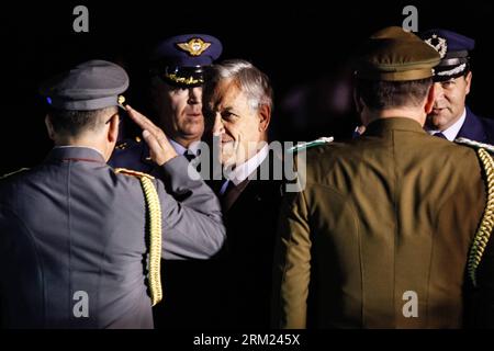 Bildnummer: 59684799  Datum: 22.05.2013  Copyright: imago/Xinhua (130523) -- CALI,   2013 (Xinhua) -- Chile s President Sebastian Pinera (C) is saluted upon his arrival at Alfonso Bonilla Aragon International Airport, in Cali City, Colombia, on May 22, 2013. Pinera arrived to Cali City to attend the 7th Pacific Aliance Summit, which gathers Chile, Mexico, Peru and Colombia. (Xinhua/Jhon Paz) (rh) (ah) (syq) COLOMBIA-CALI-SUMMIT-CHILE-ARRIVAL PUBLICATIONxNOTxINxCHN People xcb x0x 2013 quer     59684799 Date 22 05 2013 Copyright Imago XINHUA  Cali 2013 XINHUA Chile S President Sebastian Pinera C Stock Photo