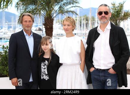 Bildnummer: 59696303  Datum: 24.05.2013  Copyright: imago/Xinhua (130524) -- CANNES, May 24, 2012 (Xinhua) -- Cast members (from R to L) director Arnaud des Pallieres, actress Delphine Chuillot, Melusine Mayance and Danish actor Mads Mikkelsen pose during a photocall for the film Michael kohlhaas presented in Competition at the 66th edition of the Cannes Film Festival in Cannes, on May 24, 2013. (Xinhua/Gao Jing) FRANCE-CANNES-FILM FESTIVAL-MICHAEL KOHLHAAS-PHOTOCALL PUBLICATIONxNOTxINxCHN Kultur Entertainment People Film 66 Internationale Filmfestspiele Cannes Photocall xas x0x 2013 quer prem Stock Photo