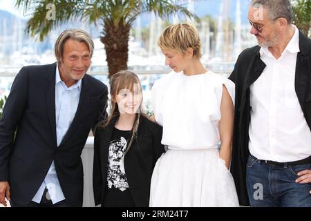 Bildnummer: 59696312  Datum: 24.05.2013  Copyright: imago/Xinhua (130524) -- CANNES, May 24, 2012 (Xinhua) -- Cast members (from R to L) director Arnaud des Pallieres, actress Delphine Chuillot, Melusine Mayance and Danish actor Mads Mikkelsen pose during a photocall for the film Michael kohlhaas presented in Competition at the 66th edition of the Cannes Film Festival in Cannes, on May 24, 2013. (Xinhua/Gao Jing) FRANCE-CANNES-FILM FESTIVAL-MICHAEL KOHLHAAS-PHOTOCALL PUBLICATIONxNOTxINxCHN Kultur Entertainment People Film 66 Internationale Filmfestspiele Cannes Photocall xas x0x 2013 quer Stock Photo