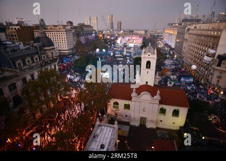 Bildnummer: 59701427  Datum: 25.05.2013  Copyright: imago/Xinhua Resients attend a rally to commemorate the 203rd anniversary of the May Revolution and the 10th anniversary of the inauguration ceremony of late Argentina s former president NestorKirchner, in Buenos, Argentina, on May 25, 2013. (Xinhua/Leo La Valle) (py) ARGENTINA-BUENOS AIRES-COMMEMORATION PUBLICATIONxNOTxINxCHN Politik People xsp x1x 2013 quer o0 Feuerwerk, Jahrestag     59701427 Date 25 05 2013 Copyright Imago XINHUA  attend a Rally to commemorate The  Anniversary of The May Revolution and The 10th Anniversary of The Inaugura Stock Photo