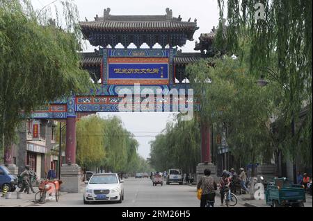 Bildnummer: 59712243 Datum: 27.05.2013 Copyright: imago/Xinhua (130527) -- SHIJIAZHUANG, 27. Mai 2013 (Xinhua) -- Foto aufgenommen am 27. Mai 2013 zeigt Zhengding historische Kulturstraße in Shijiazhuang, Hauptstadt der nordchinesischen Provinz Hebei. Die lokale Regierung plant, die historische Szene der antiken Stadt Zhengding, eines der wichtigsten politischen und wirtschaftlichen Zentren in Nordchina, von der Nördlichen Wei-Dynastie (386-557) bis zur späten Qing-Dynastie (1936-1912), wiederherzustellen. (Xinhua/Wang Min)(wjq) CHINA-HEBEI-ZHENGDING-ANTIKE CITY (CN) PUBLICATIONxNOTxINxCHN Gesellschaft x2x xdd 201 Stockfoto