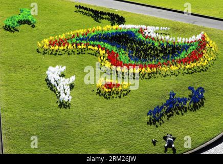 Bildnummer: 59713074  Datum: 27.05.2013  Copyright: imago/Xinhua (130527) -- SYDNEY, May 27, 2013 (Xinhua) -- Photo taken on May 27, 2013, shows the large art work of The Sea of Hands during the Reconciliation Week 2013 in the University of Sydney, Australia. The first Sea of Hands was held on Oct. 12, 1997, in Australia s capital of Canberra. (Xinhua/Jin Linpeng) AUSTRALIA-SYDNEY-SEA OF HANDS-RECONCILIATION-ART PUBLICATIONxNOTxINxCHN Gesellschaft Kunst Kultur Installationskunst Installation Hand x0x xdd 2013 quer Aufmacher premiumd      59713074 Date 27 05 2013 Copyright Imago XINHUA  Sydney Stock Photo