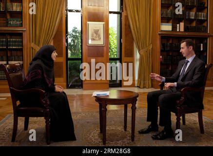 Bildnummer: 59737430  Datum: 30.05.2013  Copyright: imago/Xinhua The photo released by the official Syrian Arab News Agency (SANA) shows Syrian President Bashar al-Assad (R) speaking during an interview with Lebanese al-Manar TV, in Damascus, Syria, May 30, 2013. Syrian President Bashar al-Assad has said that his administration would send an official delegation to the forthcoming international conference on the Syrian crisis slated for mid-June in Geneva. (Xinhua/SANA) (zcc) SYRIA-DAMASCUS-BASHAR-INTERVIEW PUBLICATIONxNOTxINxCHN People Politik xdp x0x premiumd 2013 quer     59737430 Date 30 05 Stockfoto