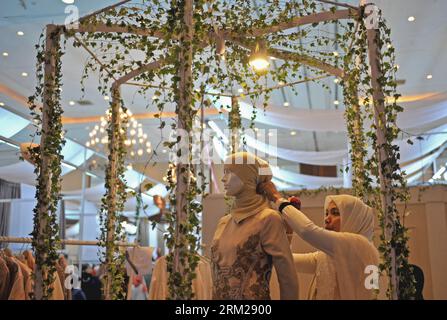 Bildnummer: 59742381  Datum: 30.05.2013  Copyright: imago/Xinhua (130531) -- JAKARTA, May 30, 2013 (Xinhua) -- An Indonesian muslim woman helps the mannequin to wear hijab during Indonesia Islamic Fashion Fair in Jakarta, Indonesia, May 30, 2013. The event was held from May 30 to June 2. (Xinhua/Agung Kuncahya B.) (bxq) INDONESIA-JAKARTA-ISLAMIC FASHION PUBLICATIONxNOTxINxCHN Wirtschaft Messe Religion Islam Kopftuch Mode Modemesse premiumd x0x xac 2013 quer     59742381 Date 30 05 2013 Copyright Imago XINHUA  Jakarta May 30 2013 XINHUA to Indonesian Muslim Woman Helps The Mannequin to Wear Hij Stock Photo