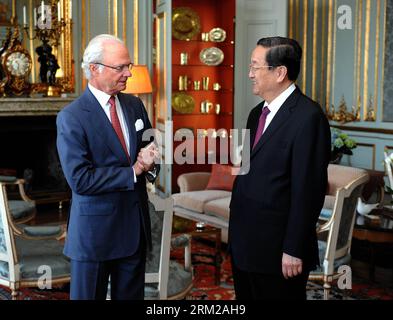 Bildnummer: 59761164  Datum: 03.06.2013  Copyright: imago/Xinhua (130603) -- STOCKHOLM, June 3, 2013 (Xinhua) -- Yu Zhengsheng(R), chairman of the National Committee of the Chinese People s Political Consultative Conference, meets with Swedish King Carl XVI Gustaf, in Stockholm, Sweden, June 3, 2013. (Xinhua/Liu Jiansheng)(xzj) SWEDEN-STOCKHOLM-CHINA-YU ZHENGSHENG-CARL XVI GUSTAF-MEETING PUBLICATIONxNOTxINxCHN People xcb x0x 2013 quer premiumd      59761164 Date 03 06 2013 Copyright Imago XINHUA  Stockholm June 3 2013 XINHUA Yu Zheng Sheng r Chairman of The National Committee of The Chinese Ce Stock Photo