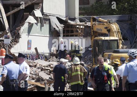 Bildnummer: 59781678  Datum: 05.06.2013  Copyright: imago/Xinhua (130605) -- PHILADELPHIA, June 5, 2013 (Xinhua) -- Firefighters search the wreckage with a rescue dog at the scene of a building collapse that impacted the Salvation Army Thrift Shop in Philadelphia, the United States, June 5, 2013. A building has collapsed in the U.S. city of Philadelphia, with 12 injured. (Xinhua/Marcus DiPaola) US-PHILADELPHIA-BUILDING COLLAPSE PUBLICATIONxNOTxINxCHN Gesellschaft Unglück Unfall Einsturz Gebäude Zusammanbruch Haus USA premiumd x0x xmb 2013 quer      59781678 Date 05 06 2013 Copyright Imago XINH Stock Photo