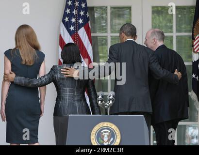 Bildnummer: 59781735 Datum: 05.06.2013 Copyright: imago/Xinhua (130605) -- WASHINGTON D.C., 5. Juni 2013 (Xinhua) -- US-Präsident Barack Obama (2. R), scheidender US-Sicherheitsberater Tom Donilon (1. R), UN-Botschafterin Susan Rice (2. L) und Samantha Power (1. L), ein ehemaliger Mitarbeiter der nationalen Sicherheit und der nächste UN-Botschafter verlässt den Rosengarten des Weißen Hauses in Washington D.C., USA, am 5. Juni 2013. US-Präsident Barack Obama hat am Mittwoch die UN-Botschafterin Susan Rice als nächste nationale Sicherheitsberaterin angezapft und den Posten von Tom Donilon besetzt, der r Stockfoto