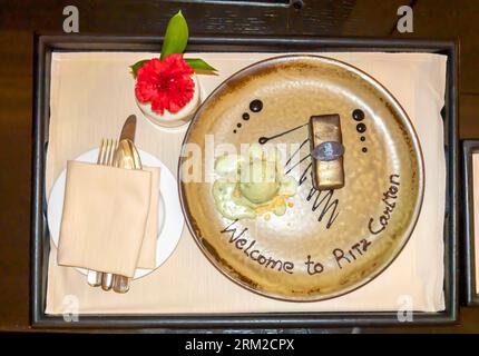 Ritz-Carlton Cake wird im Ritz Carlton Bahrain Hotel serviert Stockfoto