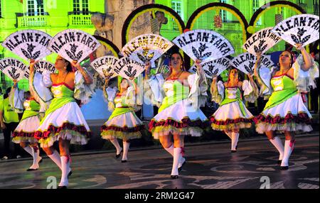 Bildnummer: 59821351  Datum: 12.06.2013  Copyright: imago/Xinhua Actors take part in Lisbon s popular marches contest during Saint Anthony festivities in Lisbon, Portugal, June 12, 2013. Since June 1 every year, celebrate for a whole month the festivities of the Day of Saint Anthony, who is the Lisbon s patron saint. (Xinhua/Zhang Liyun) (lyx) PORTUGAL-LISBON-SAINT ANTHONY CELEBRATION PUBLICATIONxNOTxINxCHN xas x0x 2013 quer     59821351 Date 12 06 2013 Copyright Imago XINHUA Actors Take Part in Lisbon S Popular Marches Contest during Saint Anthony Festivities in Lisbon Portugal June 12 2013 S Stock Photo