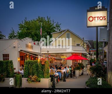 Piermont, NY - US - 20. August 2023 Otto's Full Service, ein amerikanisches Restaurant und Bar, im Herzen von Piermont, New York. Es ist in einem untergebracht Stockfoto