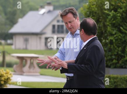 Bildnummer: 59847592  Datum: 17.06.2013  Copyright: imago/Xinhua (130618) -- FERMANAGH,  2013 (Xinhua) -- Britain s Prime Minister David Cameron (B) talks with French President Francois Hollande during the official welcome as world leaders arrive for the openning ceremony of the G8 Summit at the Lough Erne resort near Enniskillen in Northern Ireland June 17, 2013. The focus of the Group of Eight (G8) industrialized nations annual summit were expected to be on Syria and economic issues. (Xinhua/Yin Gang) UK-G8-SUMMIT-OPENING PUBLICATIONxNOTxINxCHN People Politik G8 G 8 Gipfel Nordirland Fermana Stock Photo