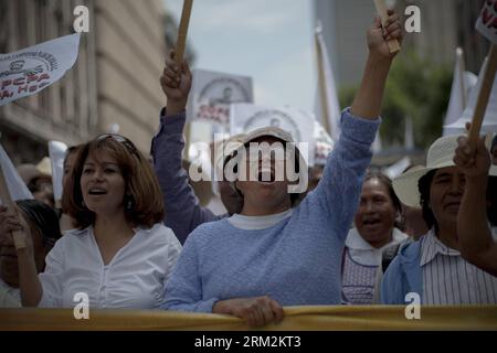 Bildnummer: 59870610  Datum: 19.06.2013  Copyright: imago/Xinhua attend a rally convened by farmer s organizations in Mexico City, capital of Mexico, on June 19, 2013. Organizations integrated to the Agrarian Permanent Congress, and others like the Broad Front of Farmers, El Barzon (National Union of Agricultural Producers, Traders, Industrialists and Service Providers) and the Plan de Ayala Coordinator, attended the rally demanding better conditions for the countryside, according to the local press. (Xinhua/Alejandro Ayala) MEXICO-MEXICO CITY-SOCIETY-RALLY PUBLICATIONxNOTxINxCHN xcb x0x 2013 Stock Photo