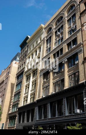 Die University Mews befindet sich in der E. 12th St., Storico Co-op in Greenwich Village, 2023, New York City, USA Stockfoto