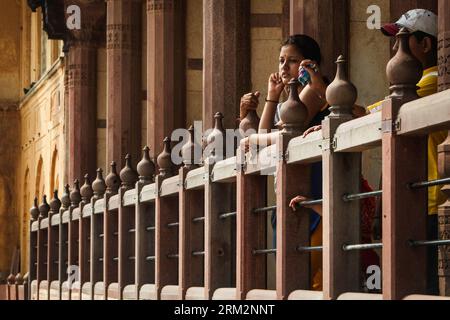 Bildnummer: 59890096 Datum: 14.06.2013 Copyright: imago/Xinhua (130622) -- JAIPUR (INDIEN), 2013 (Xinhua) -- Besuchen Sie am 14. Juni 2013 das Bernsteinfort in der Nähe von Jaipur, der Hauptstadt von Rajasthan, Indien. Auf der 37. Sitzung des UNESCO-Weltkulturerbekomitees (WHC) am 21. Juni wurde das Kulturgut Hill Forts of Rajasthan in Indien in die Liste des Weltkulturerbes aufgenommen. Die Festungen Amber, Chittorgarh, Kumbhalgarh, Ranthambore, Jaisalmer und Gagron befinden sich in den Bezirken Jaipur, Chittaurgarh, Rajsamand, SawaiMadhopur, Jaisalmer und Jhalawar. Gemäß dem Dokument der UNESCO ist t Stockfoto