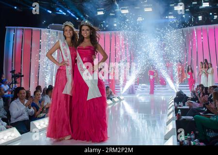 Bildnummer: 59891290 Datum: 22.06.2013 Copyright: imago/Xinhua Rebeka Karpati (L), Gewinnerin des Miss Universe Hungary, posiert für Fotos mit Annamaria Rakosi, Gewinnerin der Miss World Hungary, bei einem Schönheitswettbewerb, der am 22. Juni 2013 in Budapest, Ungarn, stattfindet. Miss World Hungary, Miss Universe Hungary und Miss Intercontinental Hungary wurden im Schönheitswettbewerb von Hungary s tv2 ausgewählt. (Xinhua/Attila Volgyi) UNGARN-BUDAPEST-BEAUTY CONTEST PUBLICATIONxNOTxINxCHN People Entertainment Misswahl Schönheitswettbewerb Ungarn Wahl Miss Ungarn xdp x0x 2013 quer Premiere 59891290 Datum 22 06 2 Stockfoto