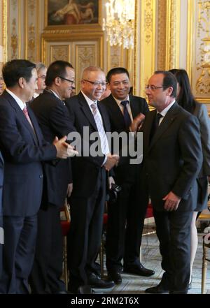 Bildnummer: 59902203  Datum: 25.06.2013  Copyright: imago/Xinhua French President Francois Hollande meets with members of the China Entrepreneur Club (CEC) who are in Paris to attend the fourth International Capital conference (ICC), at the Elysee Palace in Paris, France, on June 25, 2013. (Xinhua/Cui Yu) FRANCE-PARIS-POLITICS-TRADE-CHINA PUBLICATIONxNOTxINxCHN people xas x0x 2013 hoch premiumd     59902203 Date 25 06 2013 Copyright Imago XINHUA French President François Hollande Meets With Members of The China Entrepreneur Club CEC Who are in Paris to attend The Fourth International Capital C Stock Photo