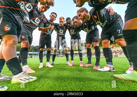 Lommel, Belgium. 26th Aug, 2023. Team Deinze pictured before a soccer game between SK Lommel and KMSK Deinze on the third matchday in the Challenger Pro League for the 2023-2024 on August 26, 2023 in Lommel, Belgium. Credit: sportpix/Alamy Live News Stock Photo