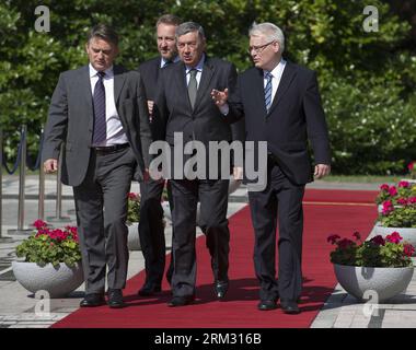 Bildnummer: 59925238  Datum: 01.07.2013  Copyright: imago/Xinhua (130701) -- ZAGREB, July 1, 2013 (Xinhua) -- Members of the Presidency of Bosnia and Herzegovina Zeljko Komsic (L), Bakir Izetbegovic (2nd L) and Nebojsa Radmanovic (2nd R) are accompanied with Croatian President Ivo Josipovic (1st R) at the Presidential Palace in Zagreb, capital of Croatia, July 1, 2013. Croatian President Josipovic hosted a working breakfast for visiting leaders from other Balkan countries after yesterday s celebration of Croatia s accession to the EU. (Xinhua/Miso Lisanin)(zhf) CROATIA-BALKAN-PRESIDENTS-VISIT Stock Photo