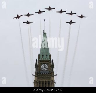 Bildnummer: 59933300  Datum: 01.07.2013  Copyright: imago/Xinhua (130702) -- OTTAWA, July 2, 2013 (Xinhua) -- Aircraft of The Snowbirds fly over the Peace Tower of Parliament Hill as a part of Canada Day celebrations in Ottawa, capital of Canada, on July 1, 2013. Celebrations were held across the country to mark the 146th anniversary of Canada s foundation. (Xinhua/David Kawai) (syq) CANADA-OTTAWA-CANADA DAY-CELEBRATIONS PUBLICATIONxNOTxINxCHN Gesellschaft Nationalfeiertag Feiertag Kanada xdp x0x 2013 quadrat premiumd      59933300 Date 01 07 2013 Copyright Imago XINHUA  Ottawa July 2 2013 XIN Stock Photo