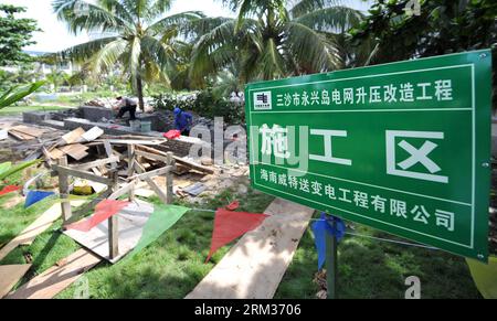 Bildnummer: 60063318  Datum: 07.07.2013  Copyright: imago/Xinhua Laborers work at the construction site of power grid transformation on the Yongxing Island in Sansha, south China s Hainan Province, July 7, 2013. Within one year after its establishment, infrastructure construction is going on well in Sansha. The first phase project of the Yongxing Island Sewage Treatment Plant and a seawater desalination factory has been put into use. The power grid transformation is in progress. And the Xisha People s Hospital is under construction. (Xinhua/Guo Cheng) (zq) CHINA-SANSHA-INFRASTRUCTURE CONSTRUCT Stock Photo